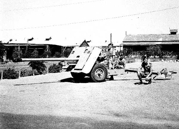 Images/ 1LF  1951  Moascar Minden Camp Ismalia Anti Tank Pln  !7 Pdr820.jpg